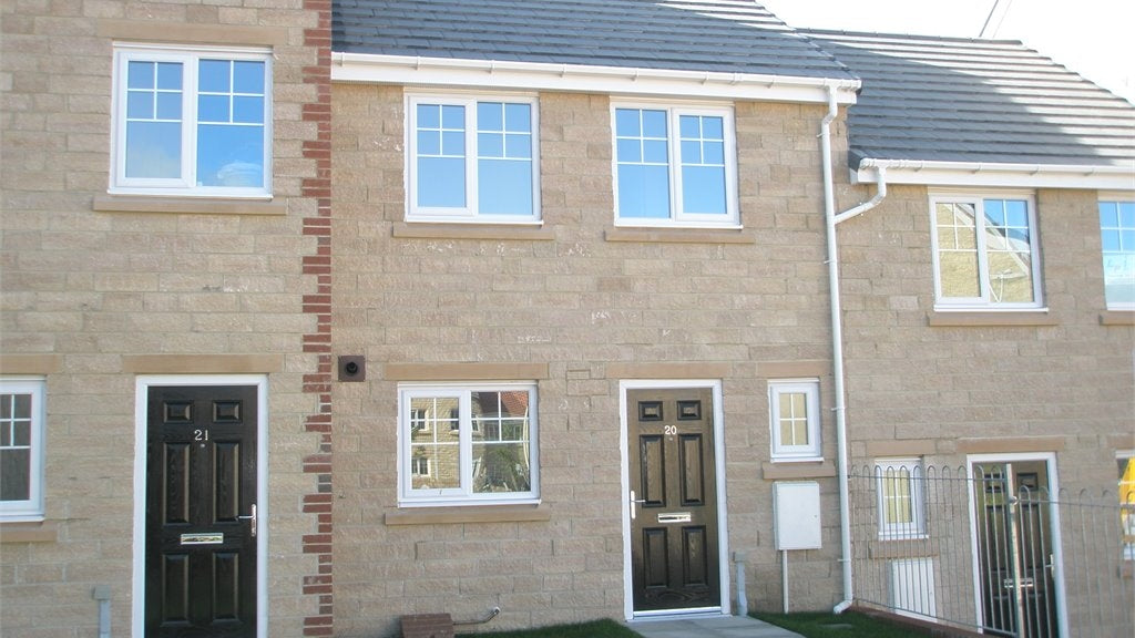 Donnington Place, Moorside (LET)